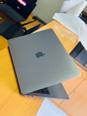 Nouveau Apple MacBook Pro 2017 8GB Intel Core i5 SSD 128GB