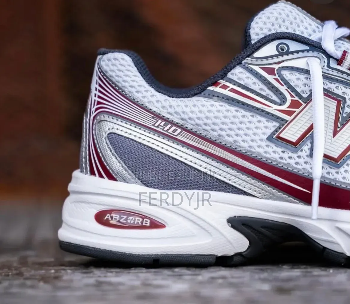 New Balance 740