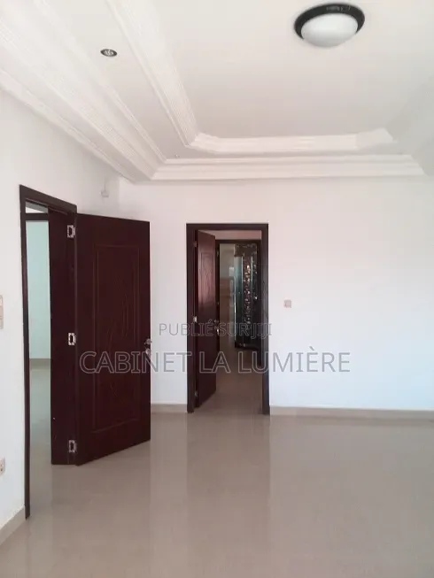 4chbre Appartement dans Duplex À Louer, Ngor à Louer