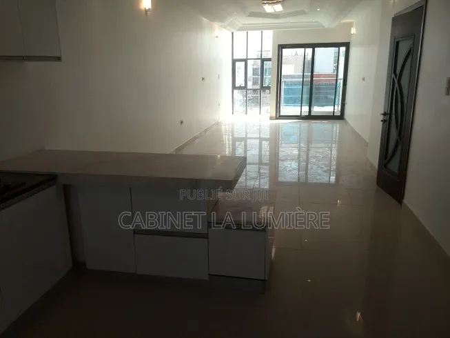 4chbre Appartement dans Duplex À Louer, Ngor à Louer