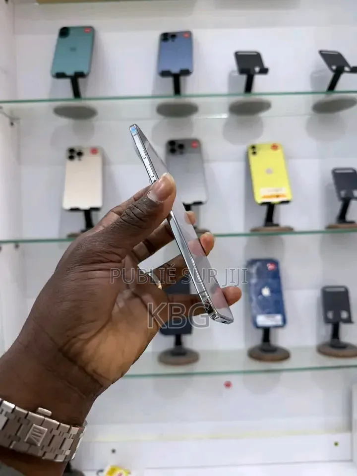 Nouveau Apple iPhone 17e 256 GB Blanc