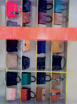 Nous Vendons Des Sacs De Marques Venant De Dubai À Bas Prix