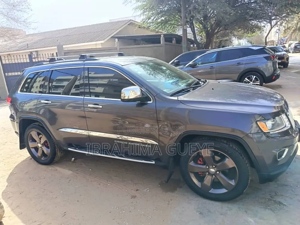 Jeep Grand Cherokee Laredo 4dr SUV (3.6L 6cyl 8A) 2014 Gris