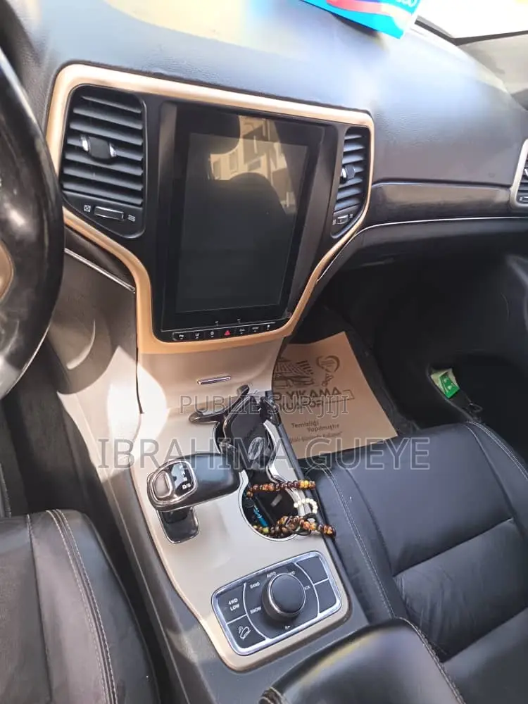 Jeep Grand Cherokee Laredo 4dr SUV (3.6L 6cyl 8A) 2014 Gris
