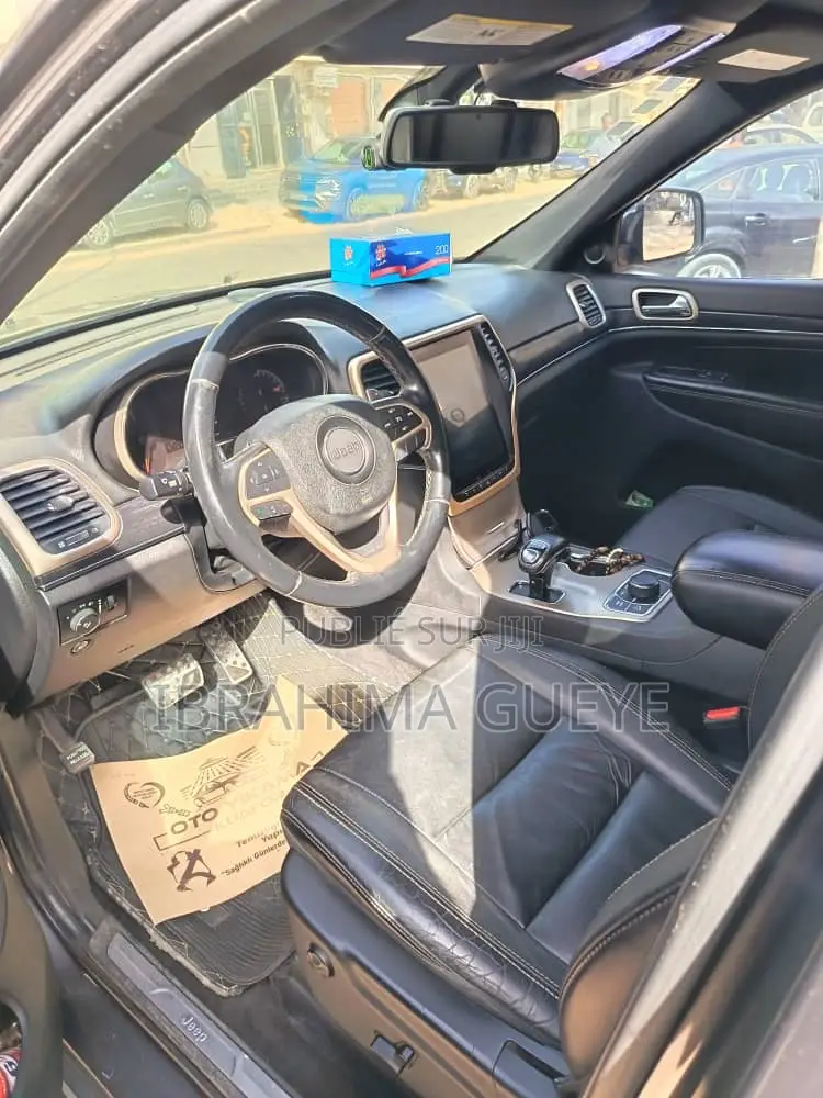 Jeep Grand Cherokee Laredo 4dr SUV (3.6L 6cyl 8A) 2014 Gris