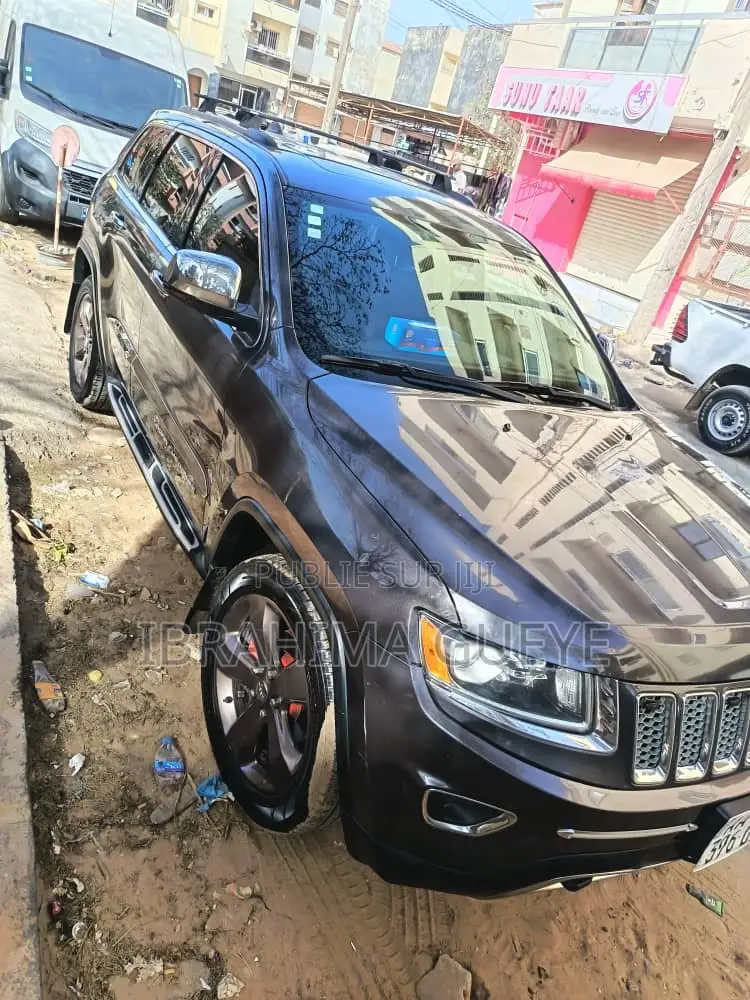 Jeep Grand Cherokee Laredo 4dr SUV (3.6L 6cyl 8A) 2014 Gris