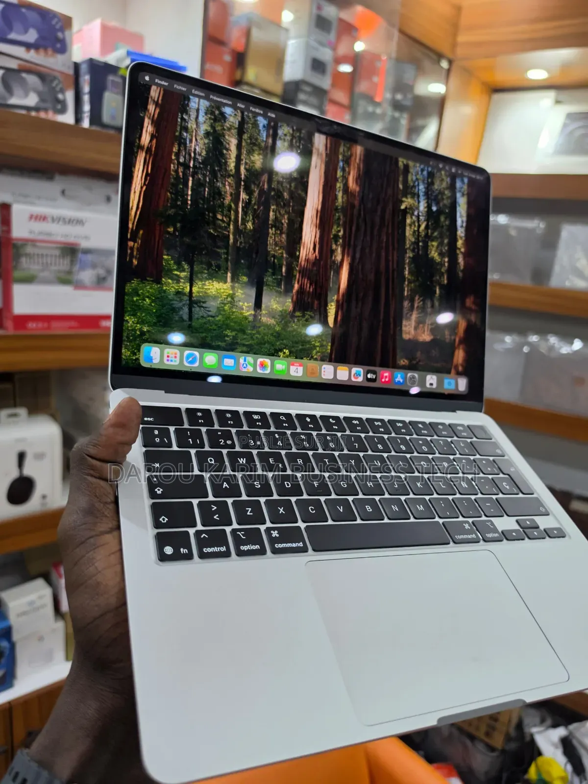 Nouveau Apple MacBook Air 2025 M4 13-inch 16GB Apple M4 SSD 512GB