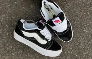 Vans Disponible