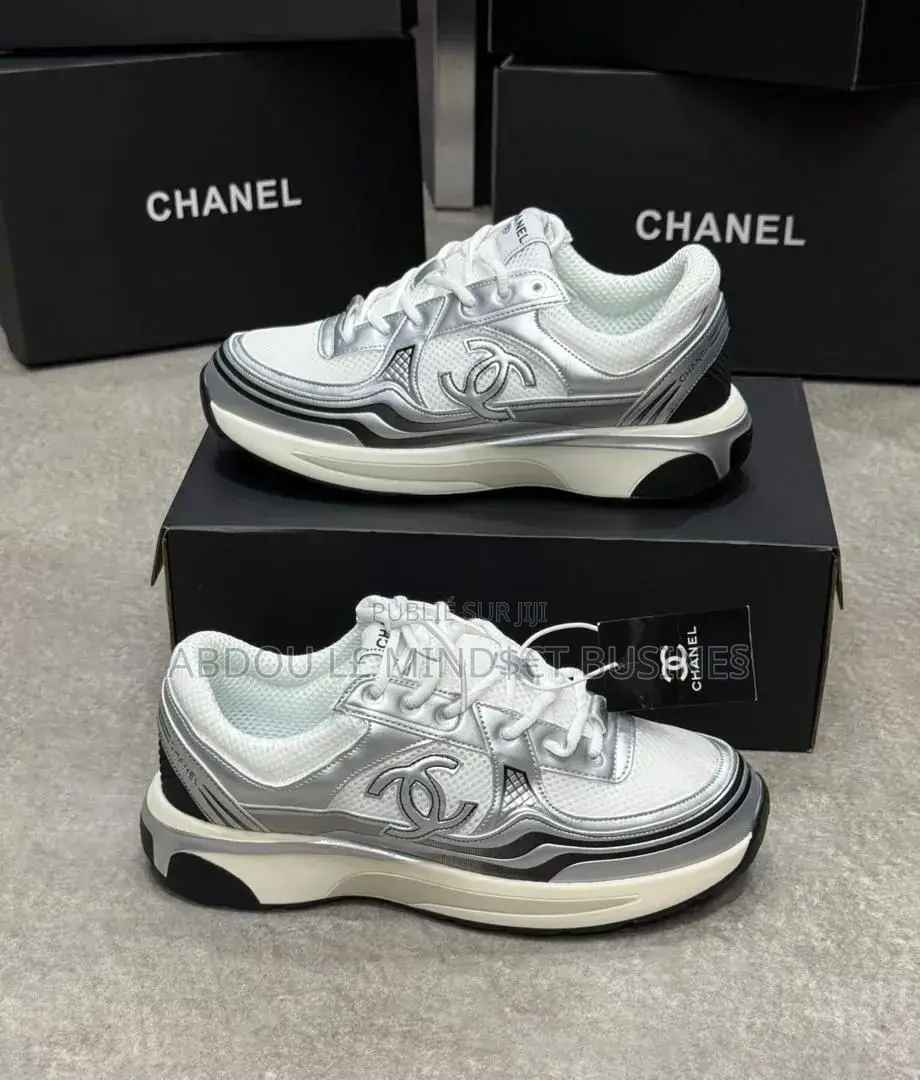 Chanel Gris Blanc Disponible