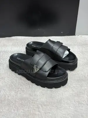 Shoes McQueen Sneaker Disponible