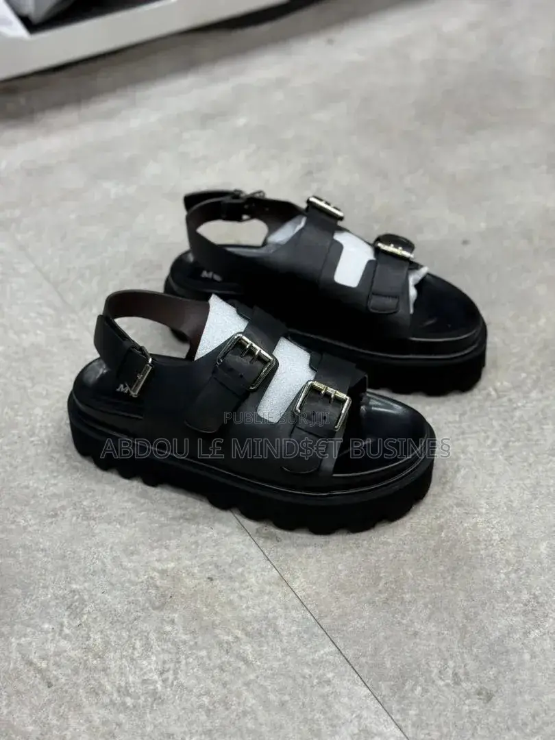 Claquettes McQueen Disponible