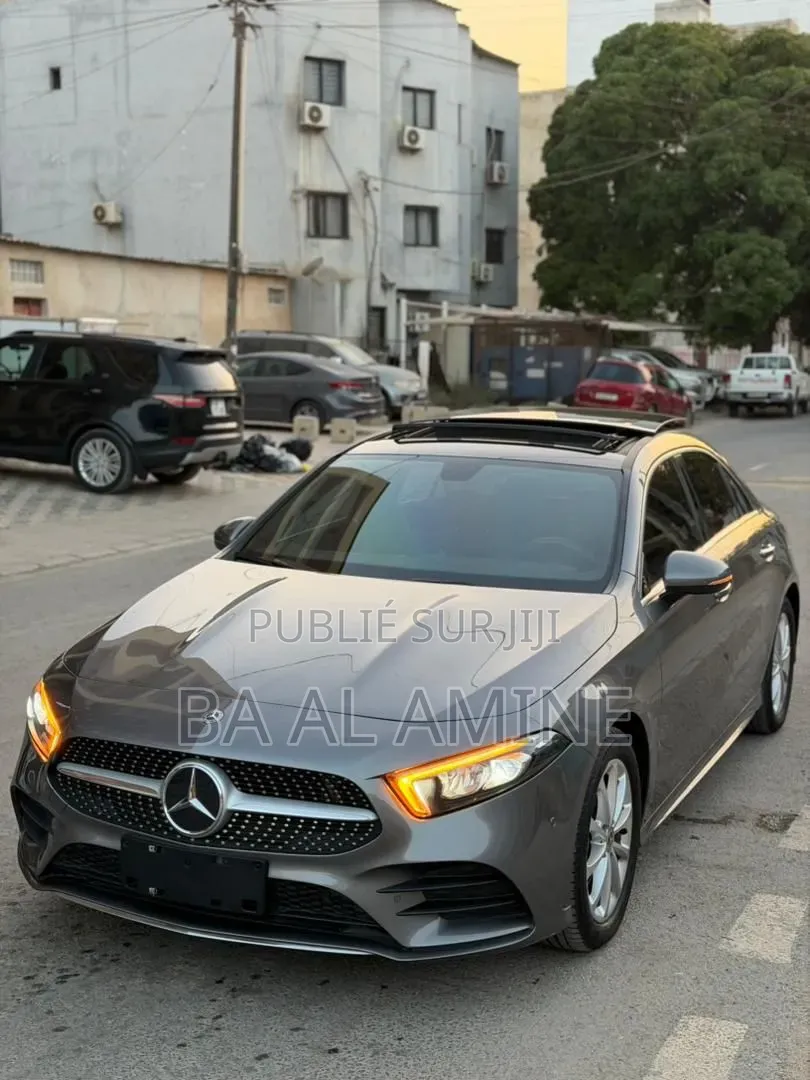 Mercedes-Benz 200 2020 Gris