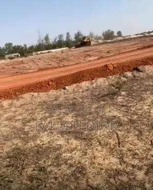Urgent Wanteer Terrain a Vendre À Lac Rose Coté VDN 