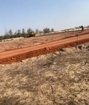 Urgent Wanteer Terrain a Vendre À Lac Rose Coté VDN 