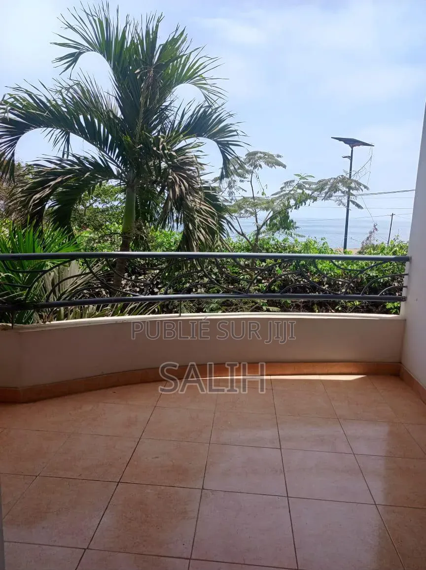 4chbre Appartement dans Salih-Immo Et, Almadies à Louer