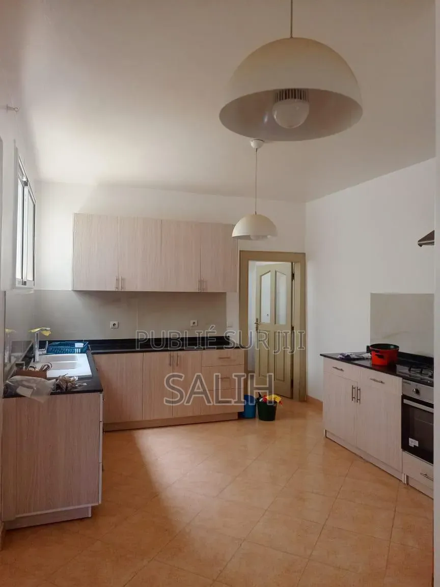 4chbre Appartement dans Salih-Immo Et, Almadies à Louer