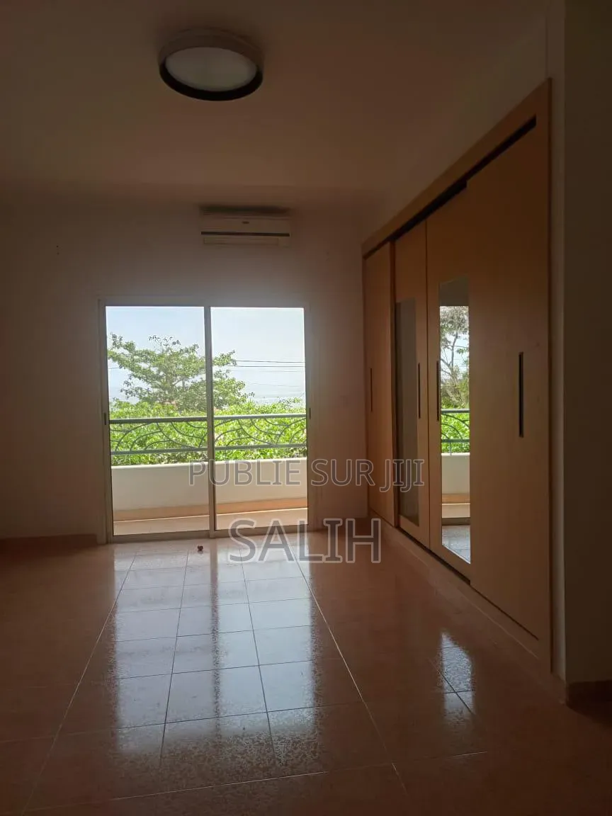 4chbre Appartement dans Salih-Immo Et, Almadies à Louer