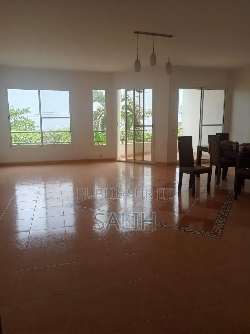 4chbre Appartement dans Salih-Immo Et, Almadies à Louer