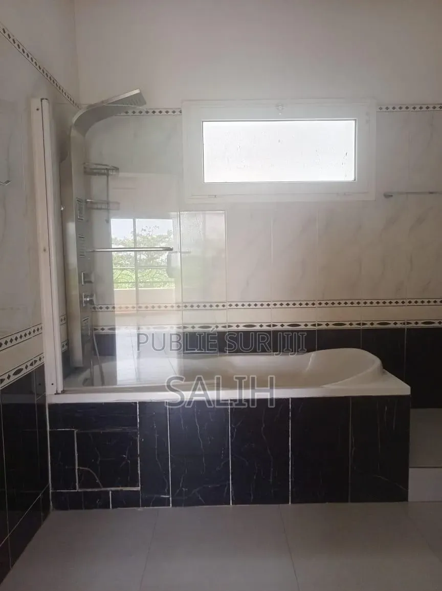 4chbre Appartement dans Salih-Immo Et, Almadies à Louer