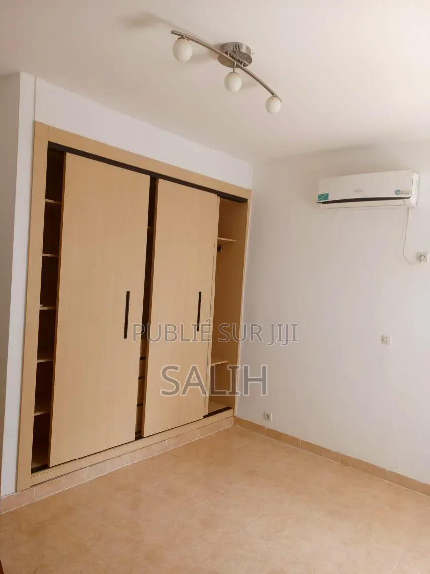 4chbre Appartement dans Salih-Immo Et, Almadies à Louer