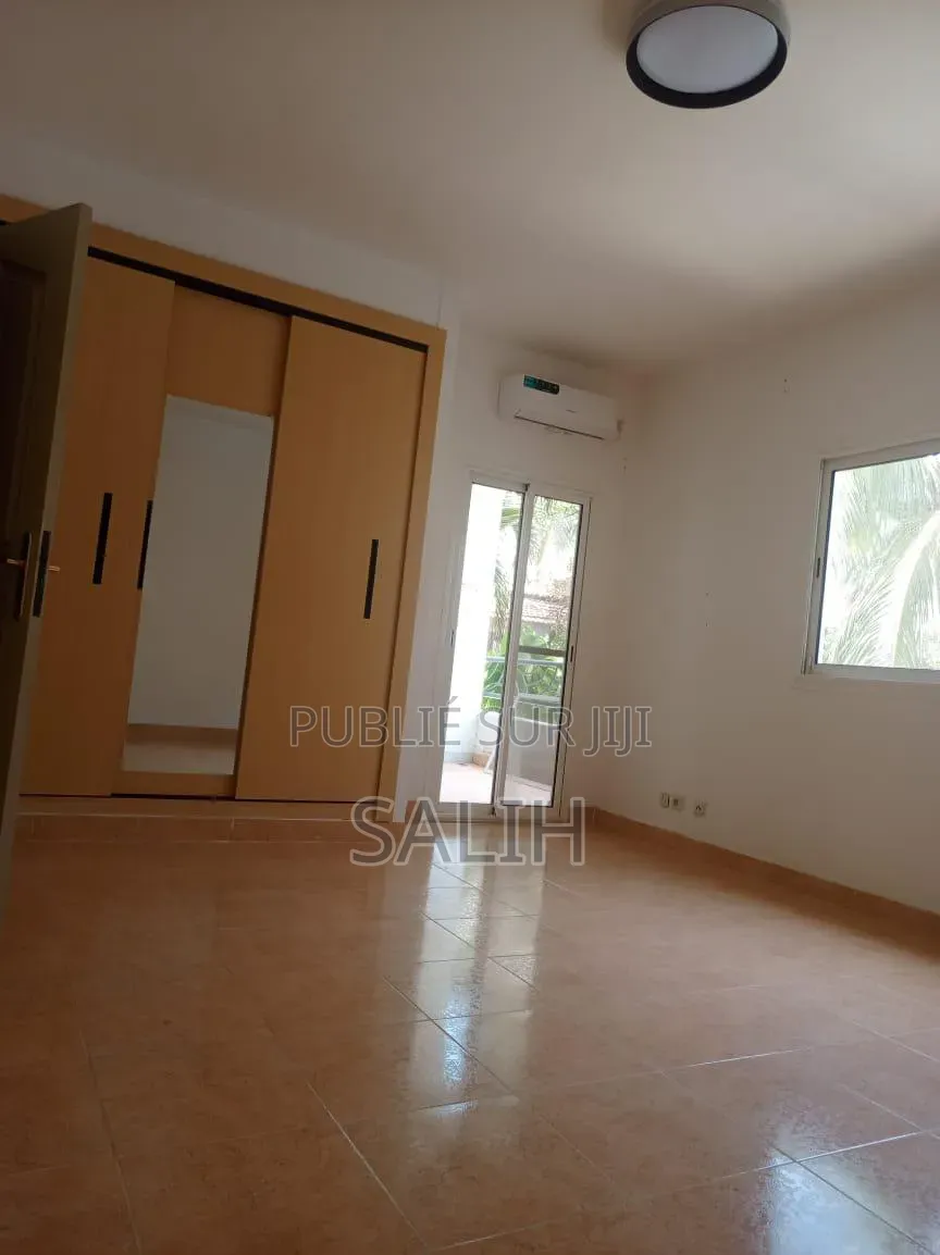 4chbre Appartement dans Salih-Immo Et, Almadies à Louer