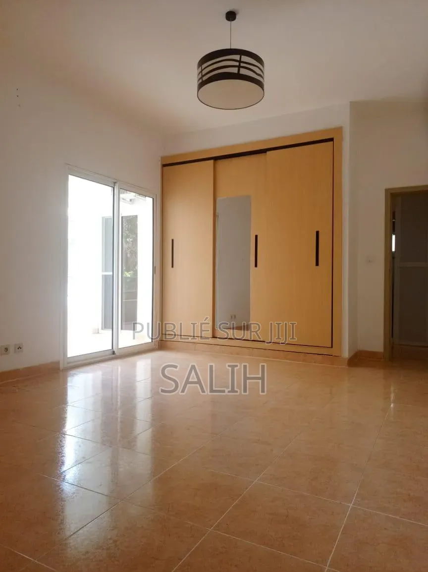 4chbre Appartement dans Salih-Immo Et, Almadies à Louer