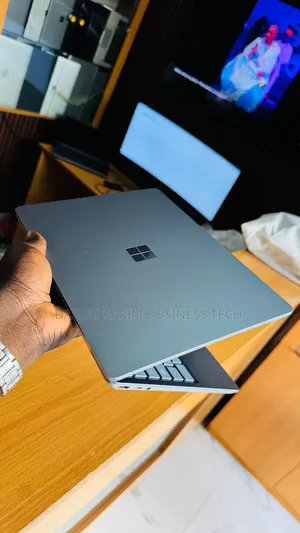 Nouveau Microsoft Surface Laptop Go 8GB Intel Core i5 SSD 512GB