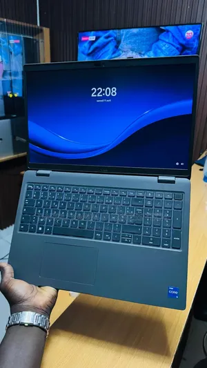 Nouveau Dell Latitude 3540 16GB Intel Core i5 SSD 256GB