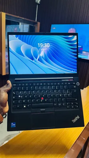 Nouveau Lenovo ThinkPad E14 Gen 4 16GB Intel Core i7 SSD 512GB