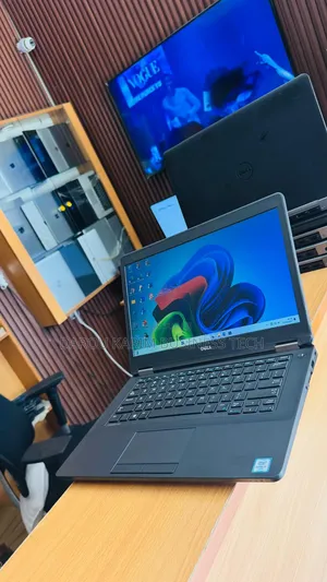 Nouveau Dell Latitude 14 E5470 8GB Intel Core i7 SSD 256GB