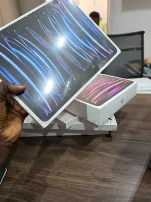 Nouveau Apple iPad Pro 12.9 (2022) 128 GB Autre