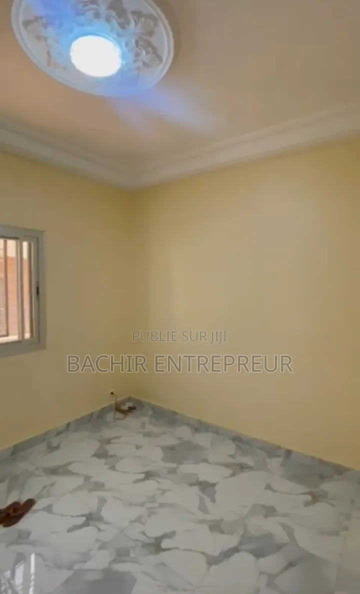 2chbre Appartement dans Immo, Niayes à Louer