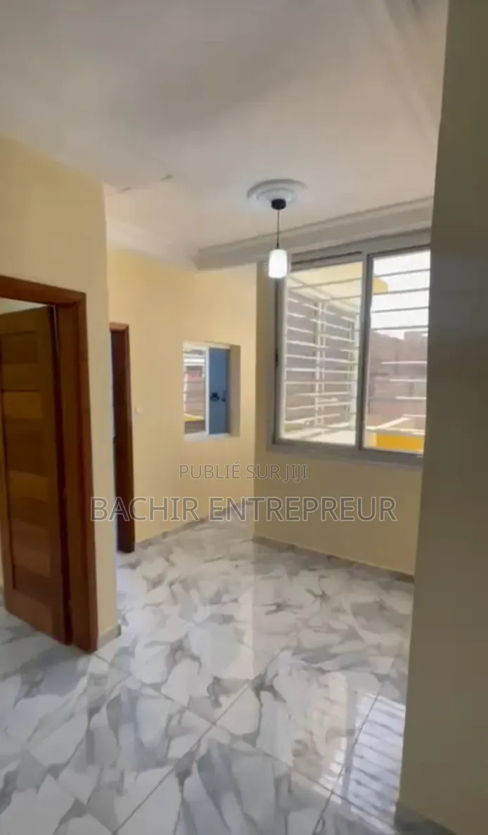 2chbre Appartement dans Immo, Niayes à Louer