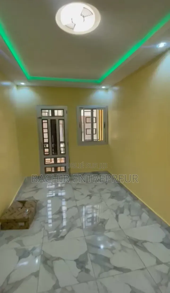 2chbre Appartement dans Immo, Niayes à Louer