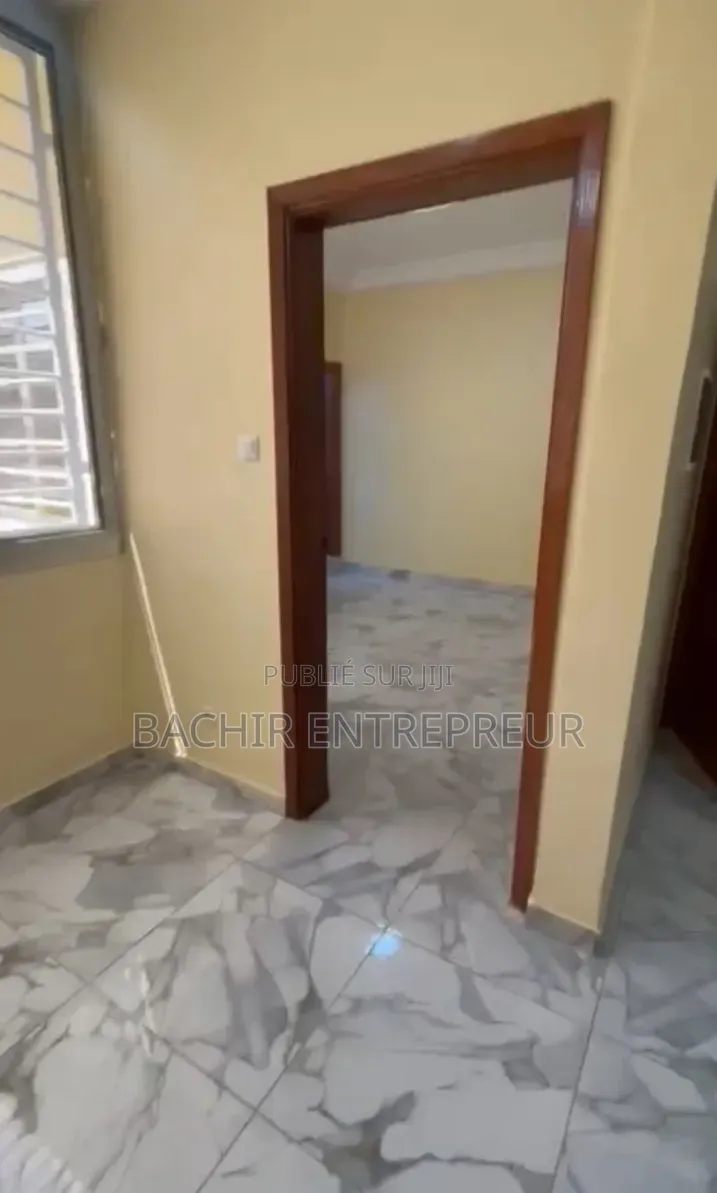 2chbre Appartement dans Immo, Niayes à Louer