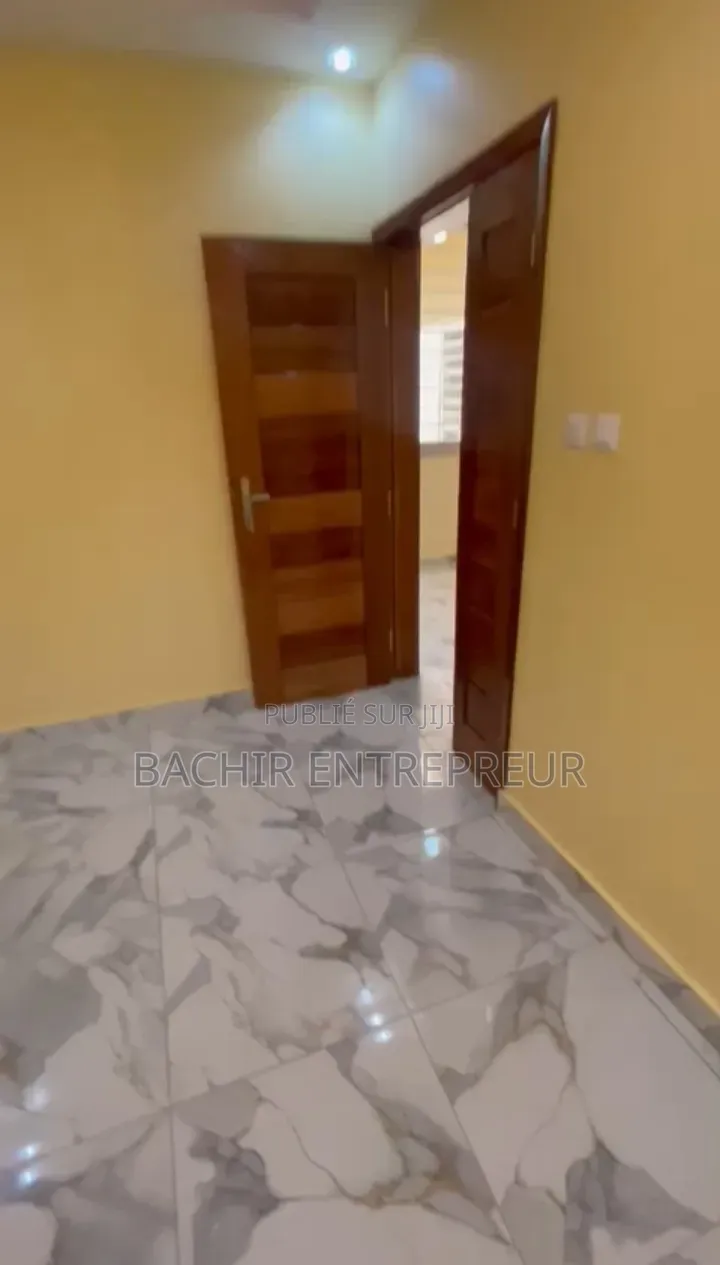 2chbre Appartement dans Immo, Niayes à Louer