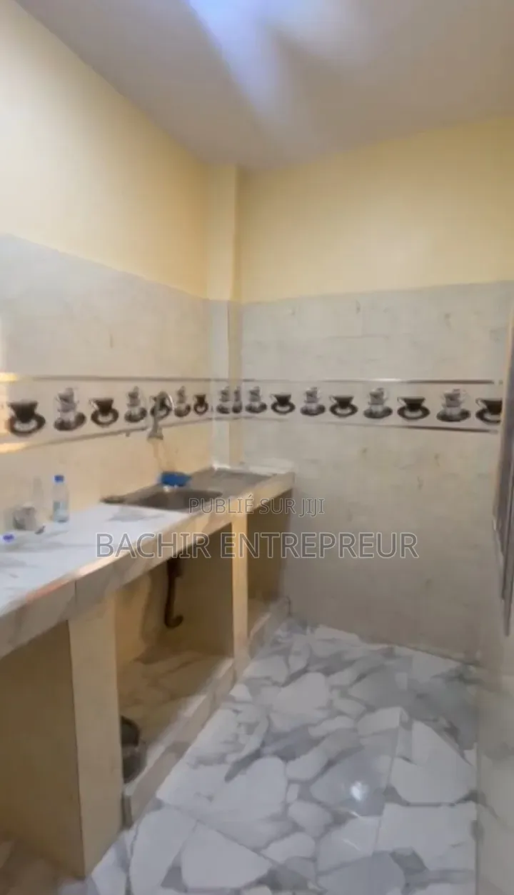2chbre Appartement dans Immo, Niayes à Louer