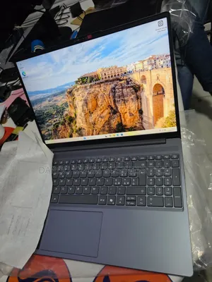 Nouveau Lenovo IdeaPad 5 Slim 13th Gen i7 16GB Intel Core i7 SSD 512GB