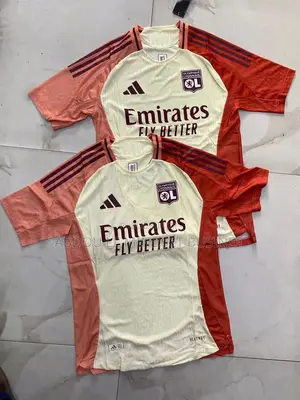Maillots Lyon Disponible
