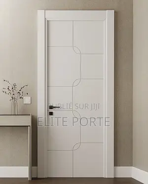 Porte Avec Cadre Et Toutes Les Accessoires