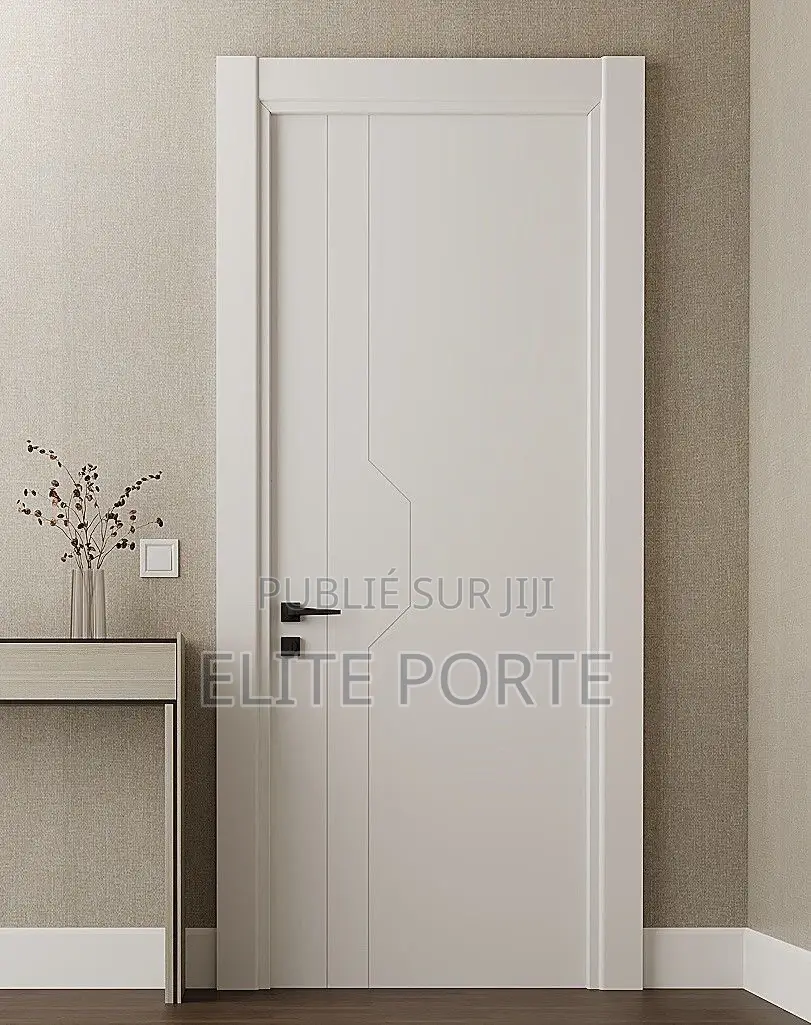 Porte Avec Cadre Et Toutes Les Accessoires