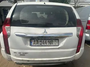 Mitsubishi Pajero 2016 Blanc