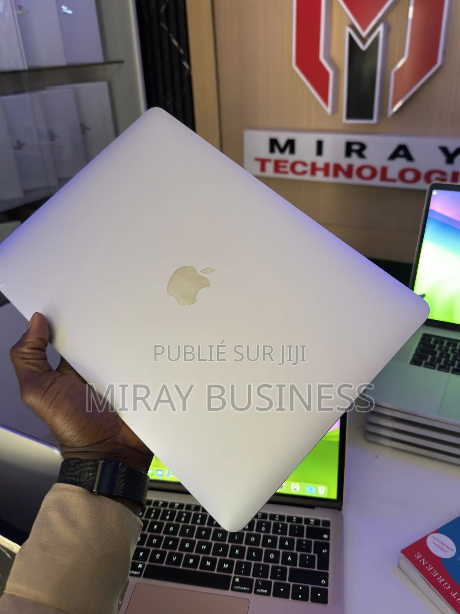 Ordinateur portable Apple MacBook Pro 2020 16GB Intel Core i7 SSD 512GB