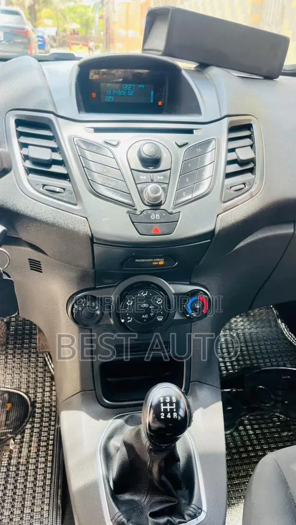 Ford Fiesta 2014 Blanc