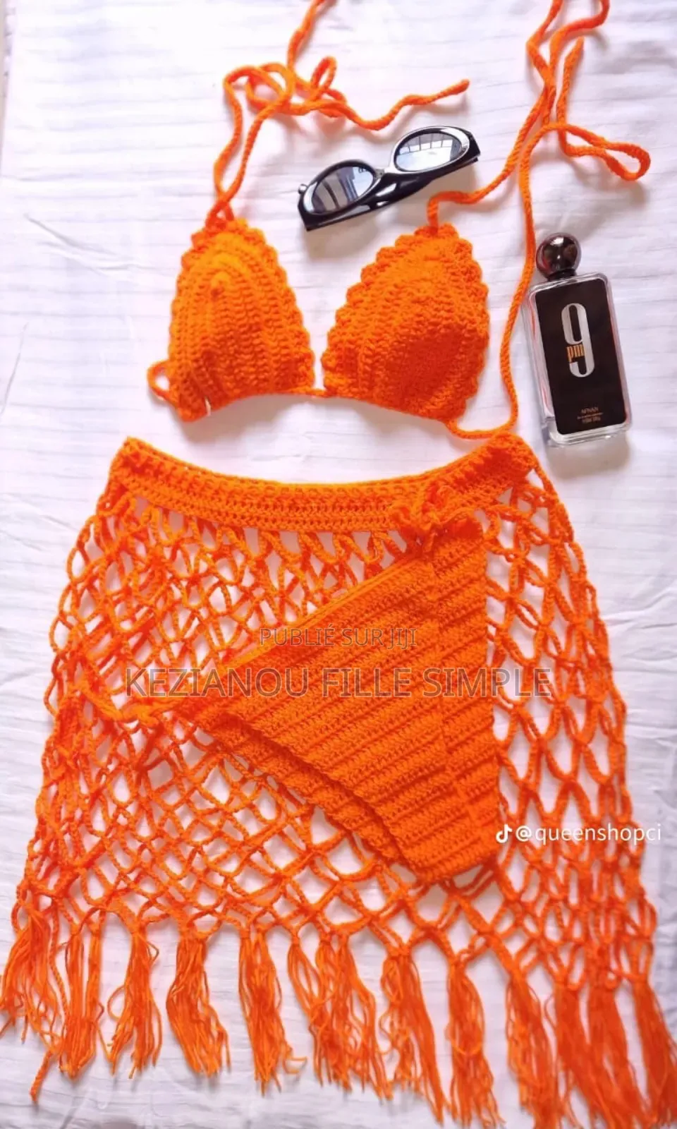 Jupe Crochet Orange Neuve
 Jamais Porté
Tenue Beige Avec Détails Noirs