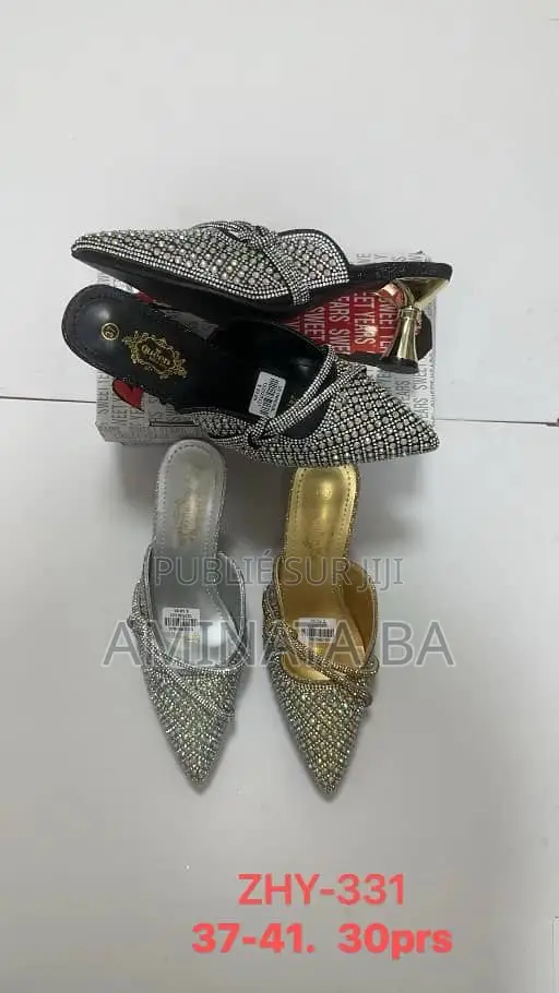 Vente De Chaussures Pour Enfants Et Grande Dame