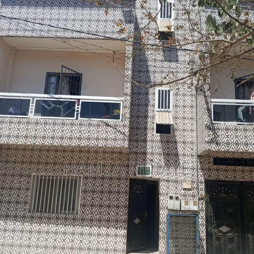 8chbre Maison dans Région de Dakar à Vendre