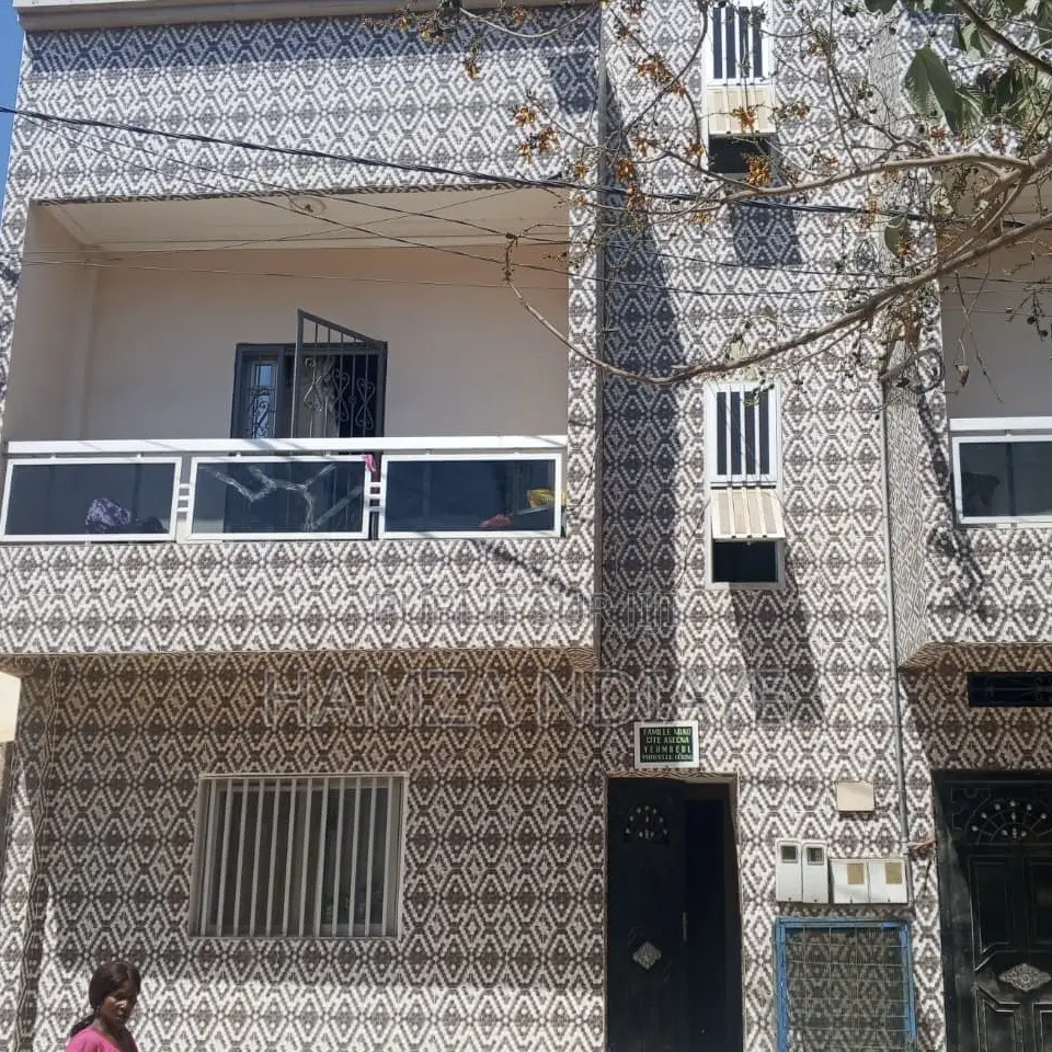 8chbre Maison dans Région de Dakar à Vendre