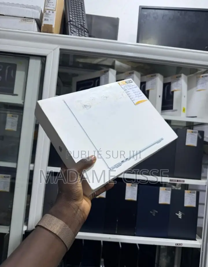 Nouveau Apple MacBook Air 2025 M4 13-inch 16GB Apple M4 SSD 512GB