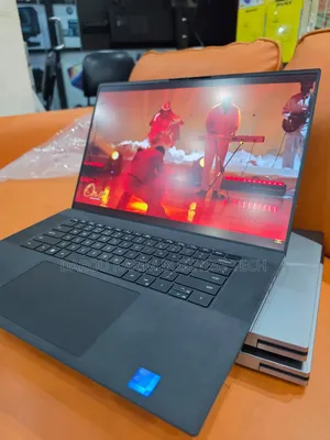 Nouveau Dell 16 Premium 32GB Intel Core i7 SSD 512GB